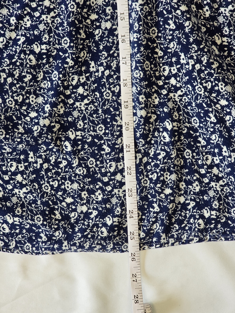 JNY Jones New York Dark Blue White Floral V-Neck Blouse Size 1X - Picture 2 of 9